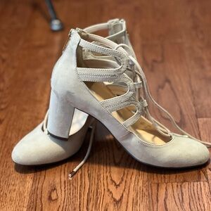 Brand New Unisa Uncalete Light Natural Fabric Chunky Heel Shoe Sz 7.5